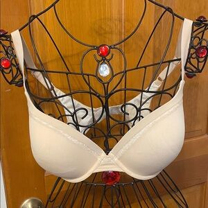 4️⃣4️⃣4️⃣BOGOHO4️⃣4️⃣4️⃣ Maidenform Elegant Cream Bra-36DD